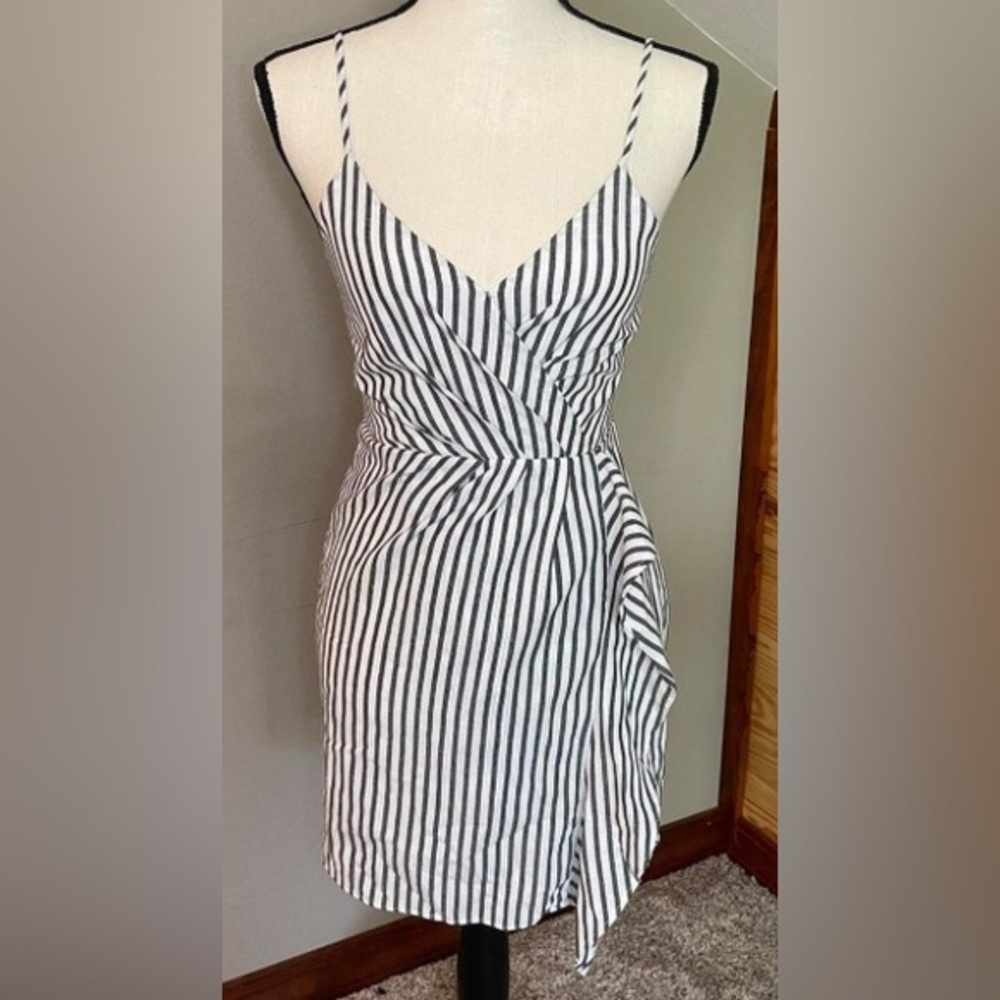 🏷️Sienna Sky Grey & White Striped Spaghetti Strap Faux Wrap Mini Dress Small